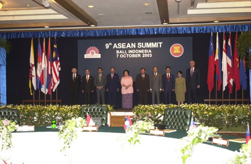7<sup>th</sup> APT Summit &mdash; Press Statement by the Chairperson of the Ninth ASEAN Summit and the Seventh ASEAN+3 Summit, 7 October 2003, Bali, Indonesia